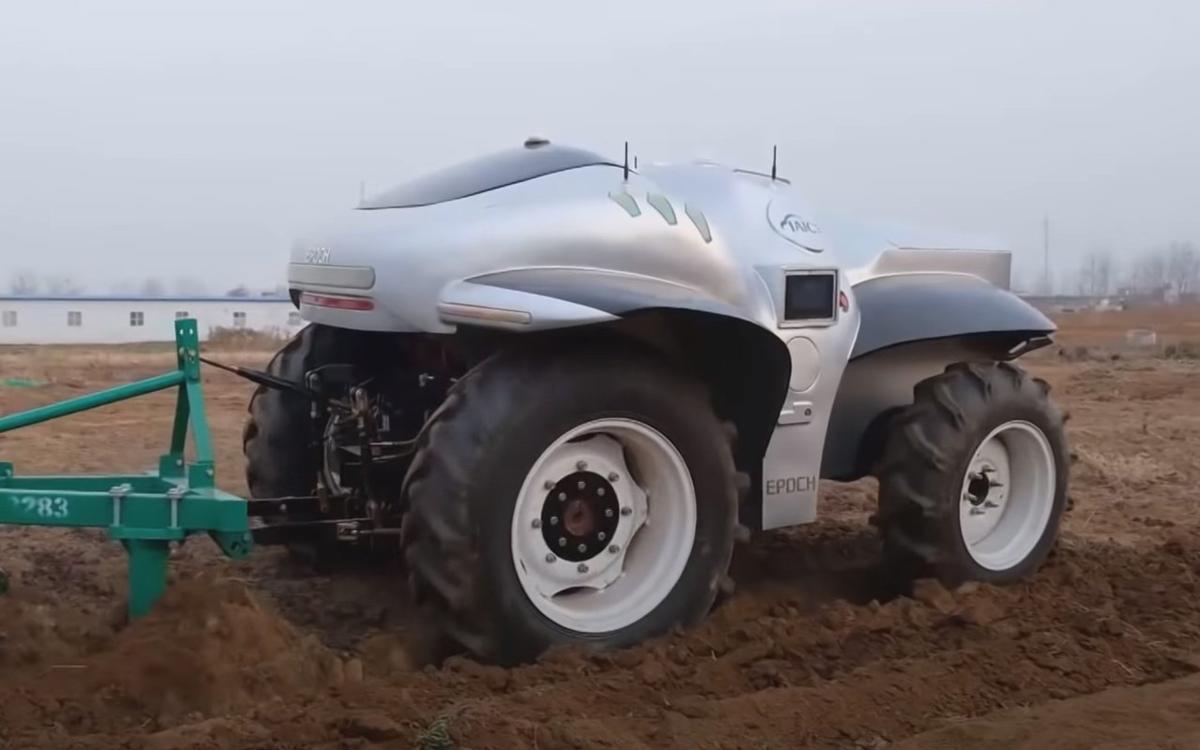 L'industrie c'est fou] Un tracteur autonome commandé depuis chez-soi